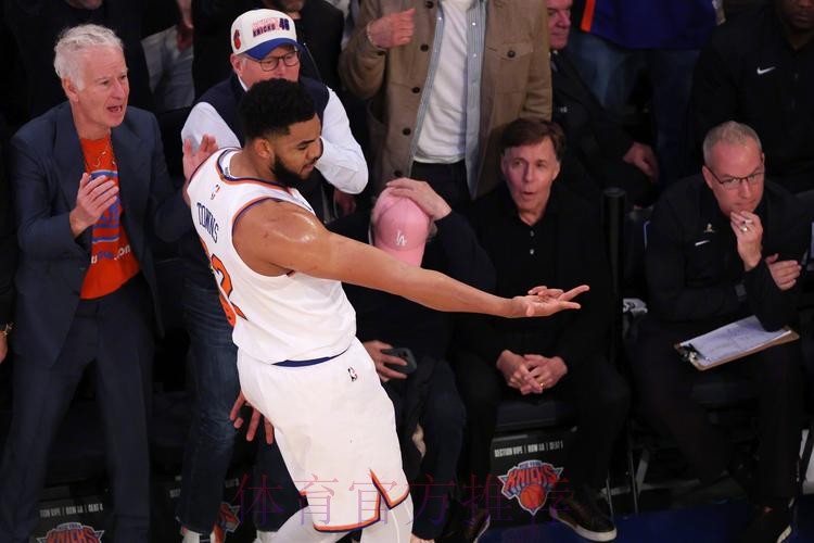 尼克斯大比分落后投子认负,布伦森已提前返回更衣室 尼克斯大比分落后投子认负,布伦森已提前返回更衣室